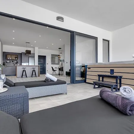 Luxury Black Pearl With Jacuzzi Makarska