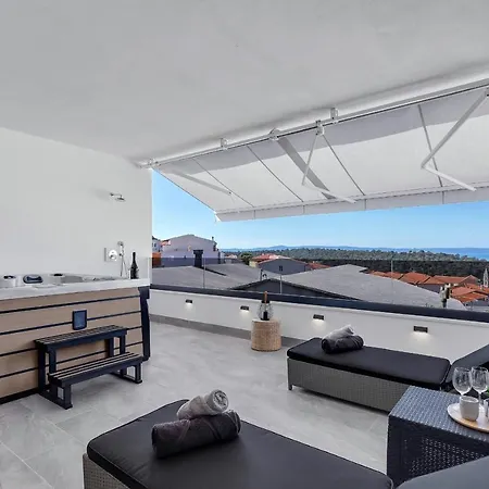 Luxury Black Pearl With Jacuzzi Pensjonat Makarska